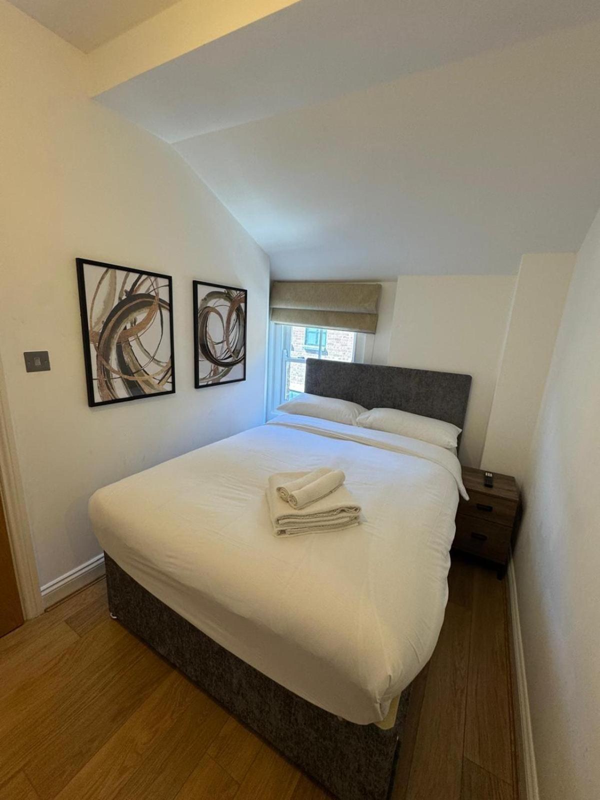 Holiday home Cosy Townhouse In London